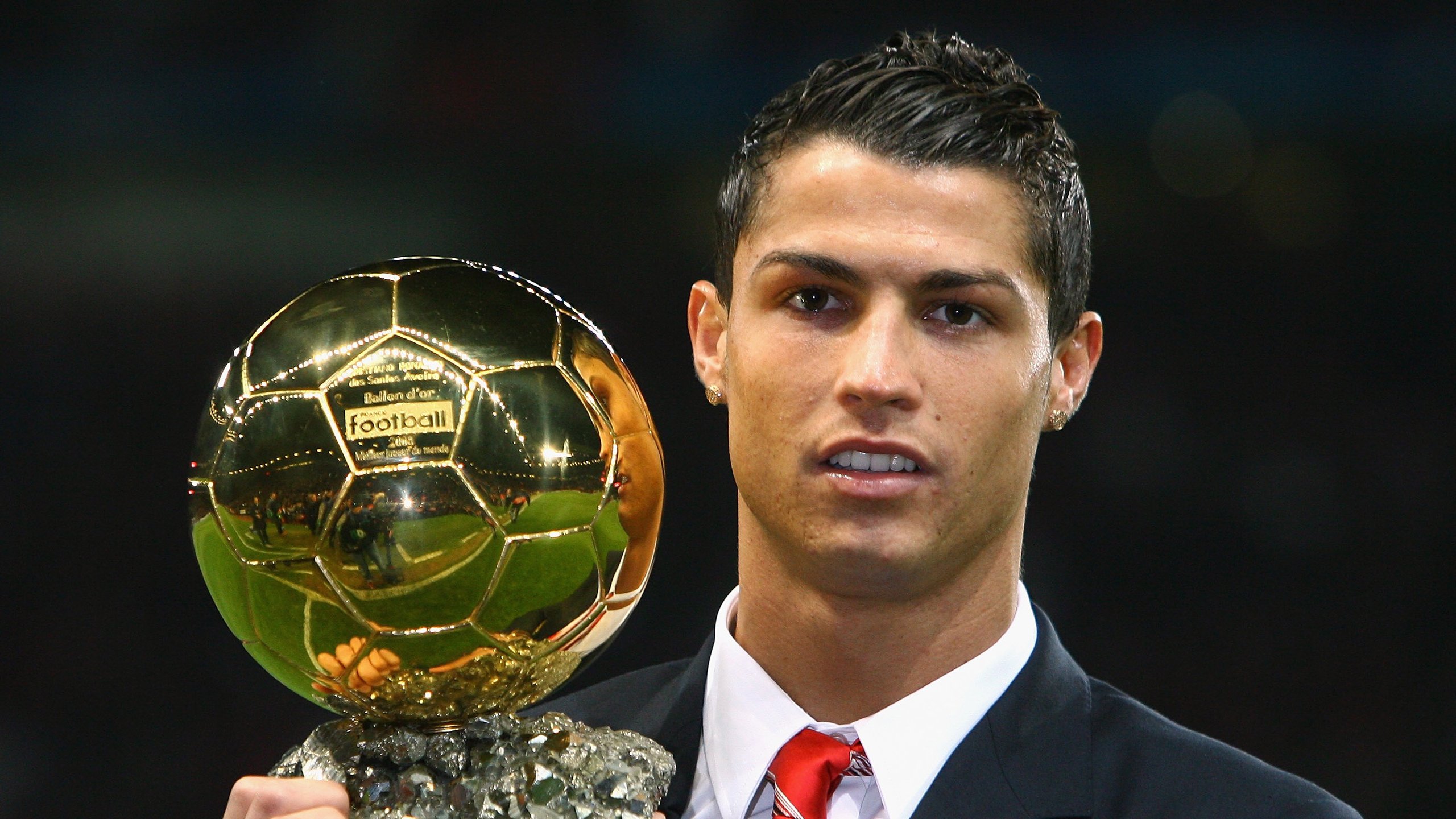 中场球员是否应拥有更高战术自由度，中场球员的特点